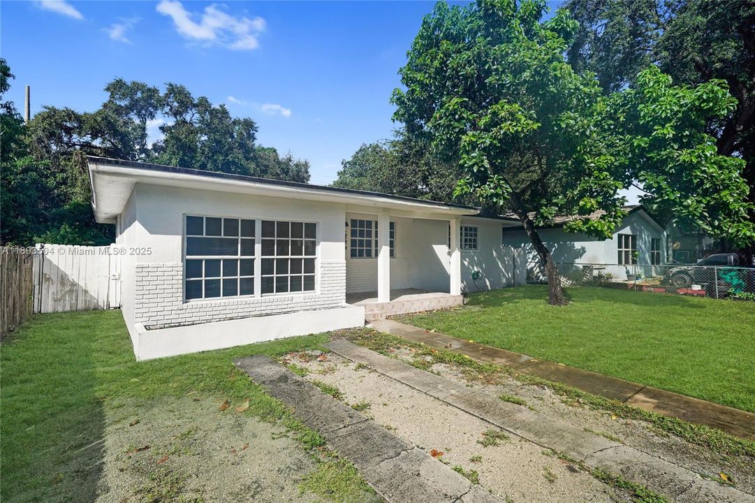 Active With Contract: $504,900 (3 beds, 2 baths, 1601 Square Feet)