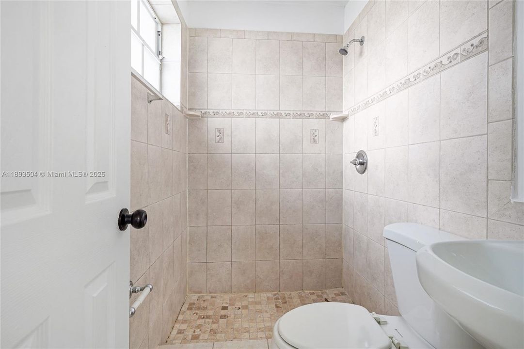 Active With Contract: $504,900 (3 beds, 2 baths, 1601 Square Feet)