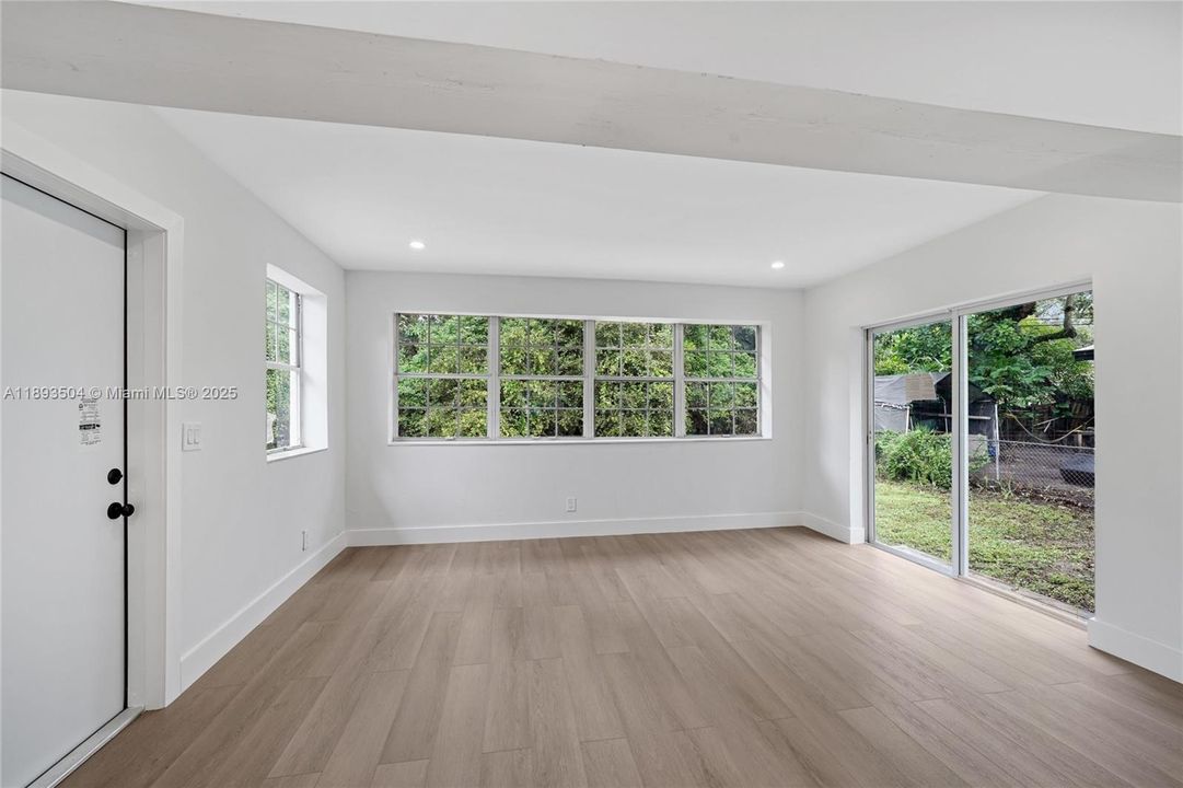 Active With Contract: $504,900 (3 beds, 2 baths, 1601 Square Feet)