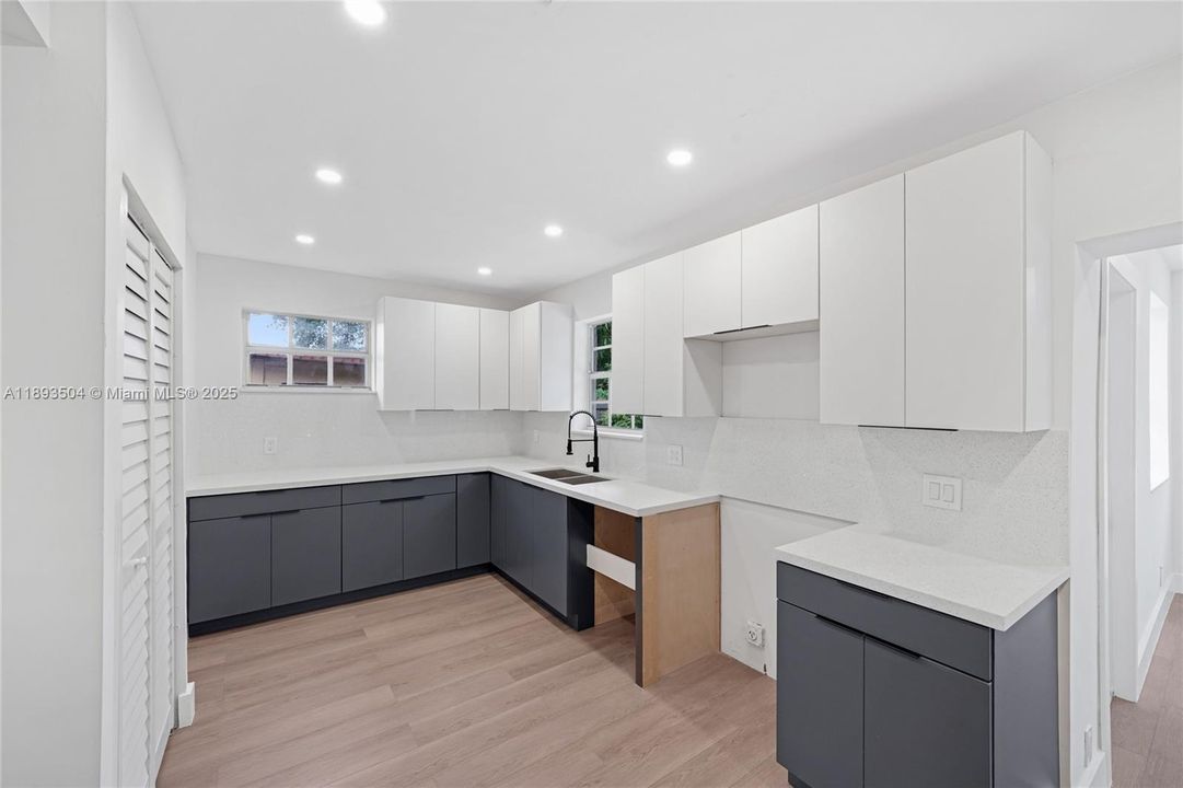 Active With Contract: $504,900 (3 beds, 2 baths, 1601 Square Feet)