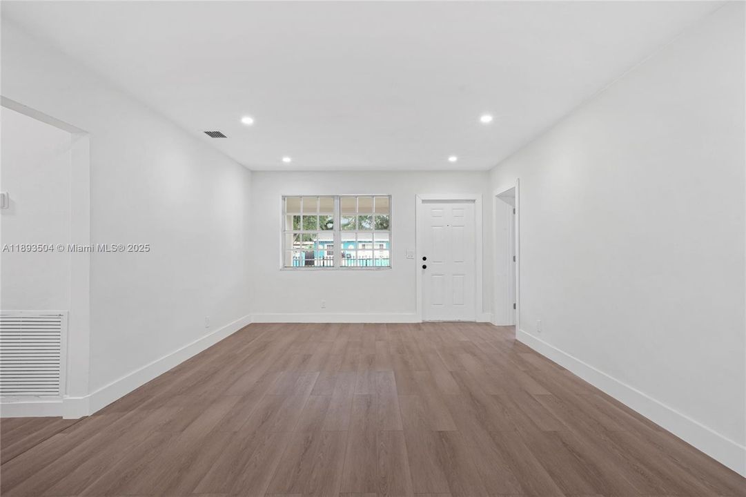 Active With Contract: $504,900 (3 beds, 2 baths, 1601 Square Feet)