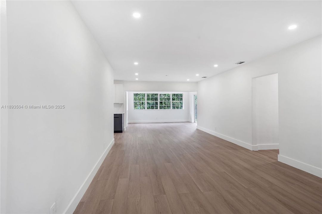 Active With Contract: $504,900 (3 beds, 2 baths, 1601 Square Feet)