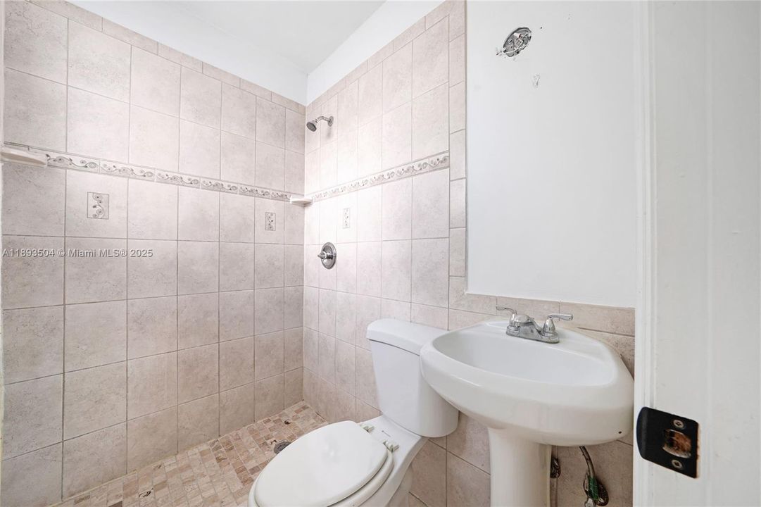 Active With Contract: $504,900 (3 beds, 2 baths, 1601 Square Feet)