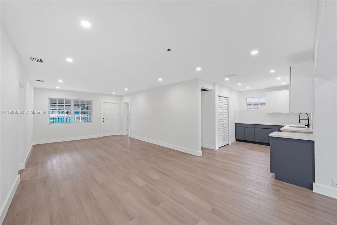 Active With Contract: $504,900 (3 beds, 2 baths, 1601 Square Feet)