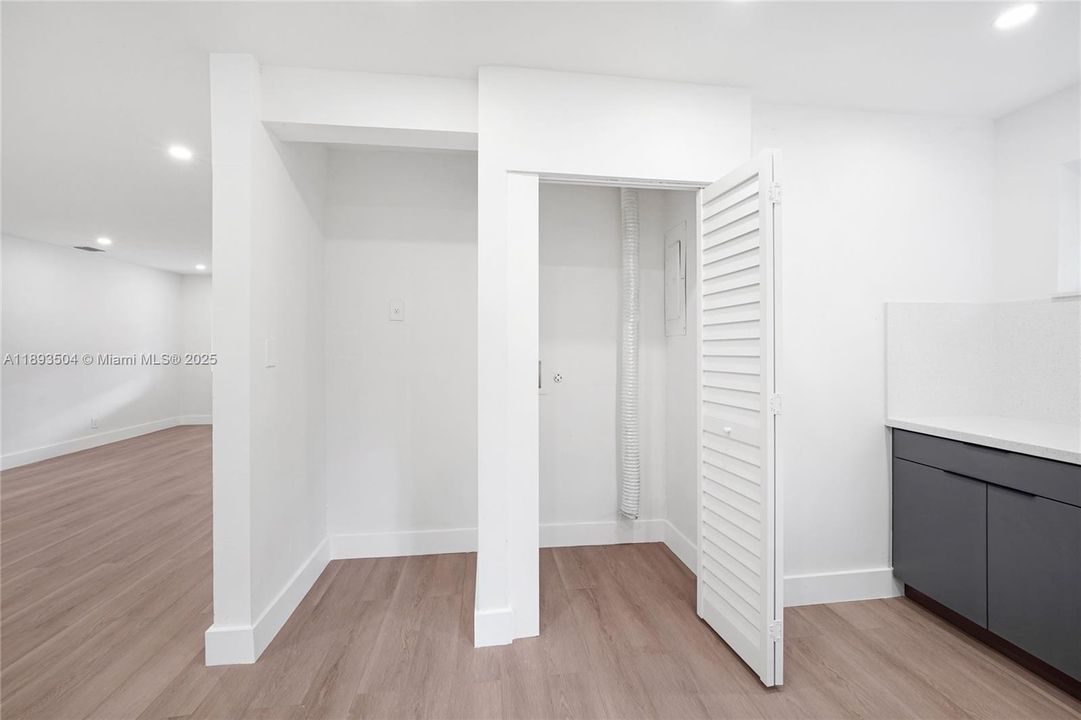 Active With Contract: $504,900 (3 beds, 2 baths, 1601 Square Feet)