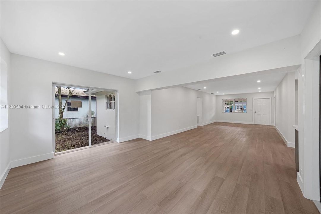 Active With Contract: $504,900 (3 beds, 2 baths, 1601 Square Feet)