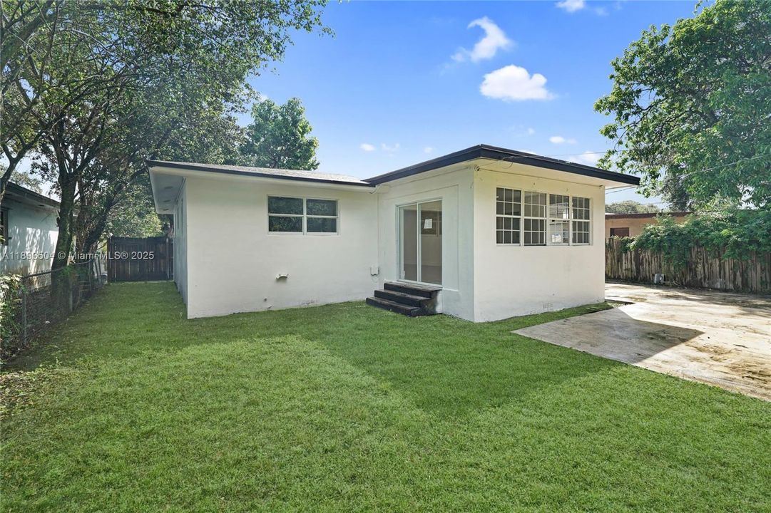 Active With Contract: $504,900 (3 beds, 2 baths, 1601 Square Feet)