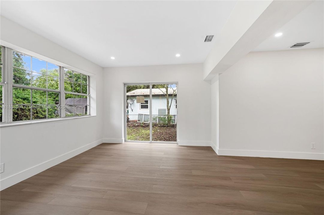 Active With Contract: $504,900 (3 beds, 2 baths, 1601 Square Feet)