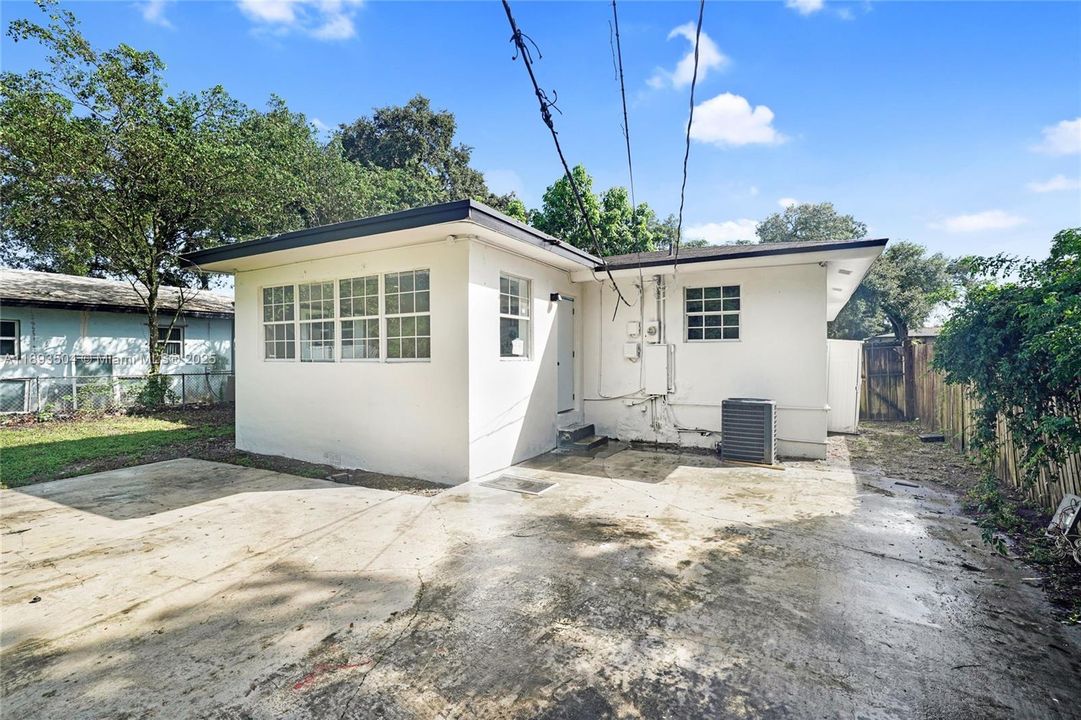 Active With Contract: $504,900 (3 beds, 2 baths, 1601 Square Feet)