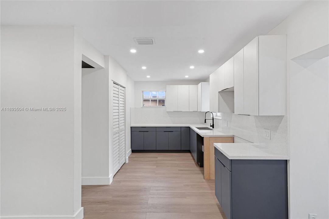 Active With Contract: $504,900 (3 beds, 2 baths, 1601 Square Feet)