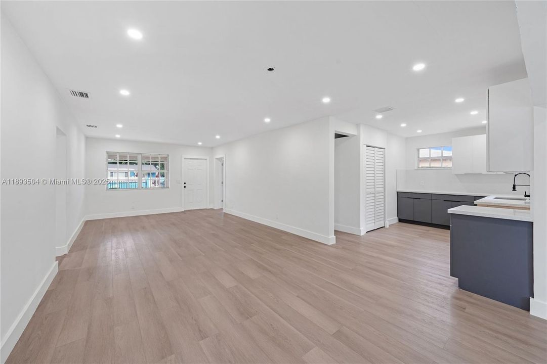 Active With Contract: $504,900 (3 beds, 2 baths, 1601 Square Feet)