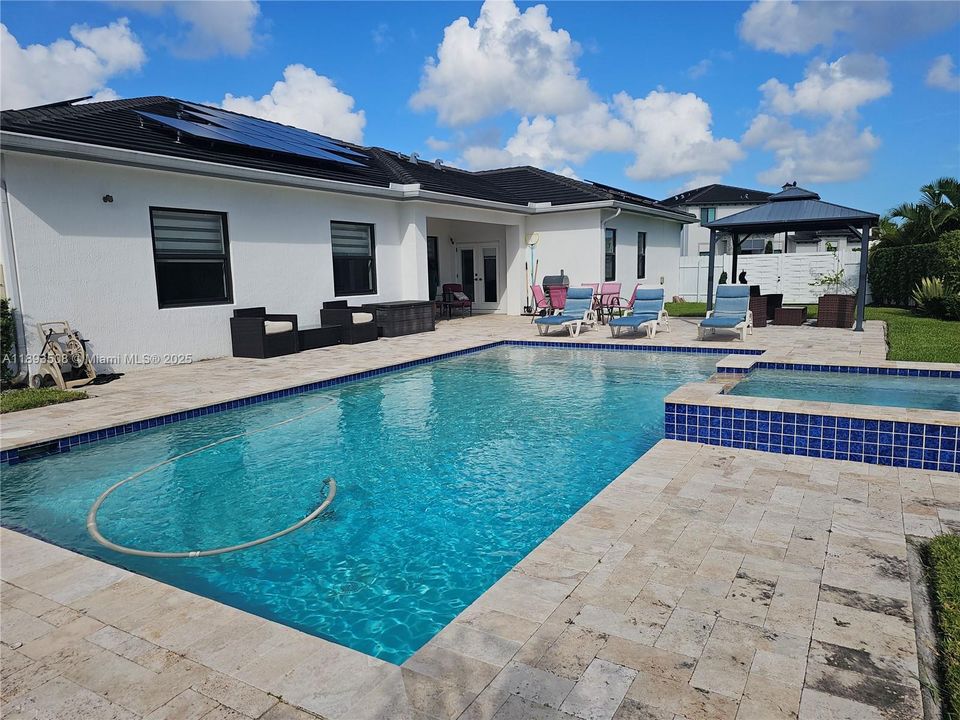 Под контрактом: $1,124,900 (4 спален, 3 ванн, 2688 Квадратных фут)