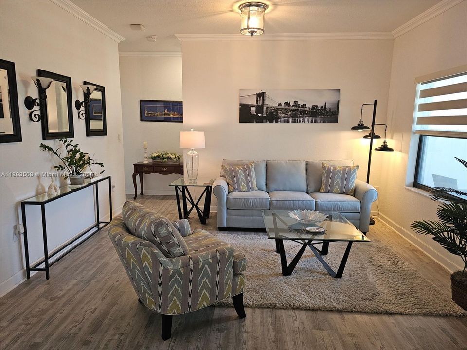 Под контрактом: $1,124,900 (4 спален, 3 ванн, 2688 Квадратных фут)