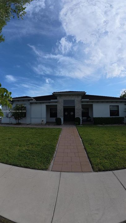 Под контрактом: $1,124,900 (4 спален, 3 ванн, 2688 Квадратных фут)