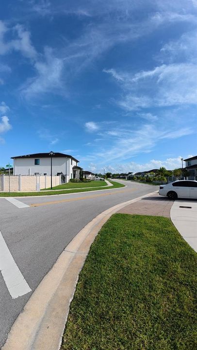 Под контрактом: $1,124,900 (4 спален, 3 ванн, 2688 Квадратных фут)