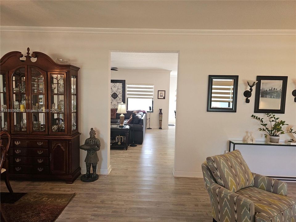 Под контрактом: $1,124,900 (4 спален, 3 ванн, 2688 Квадратных фут)