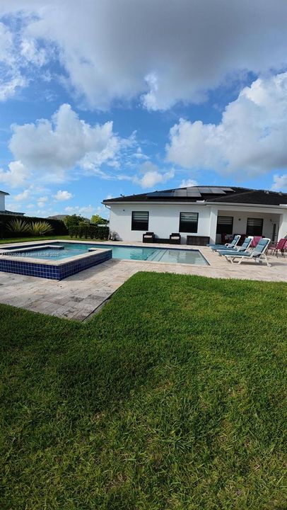 Под контрактом: $1,124,900 (4 спален, 3 ванн, 2688 Квадратных фут)