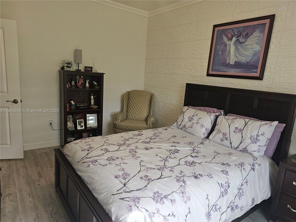 Под контрактом: $1,124,900 (4 спален, 3 ванн, 2688 Квадратных фут)