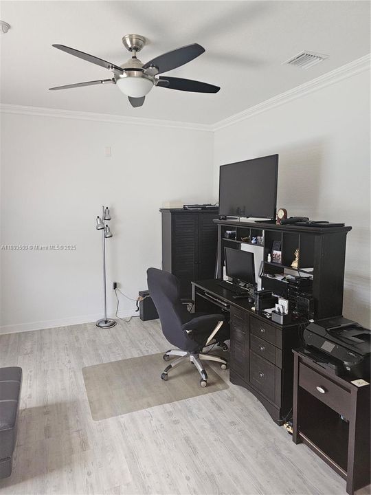 Под контрактом: $1,124,900 (4 спален, 3 ванн, 2688 Квадратных фут)