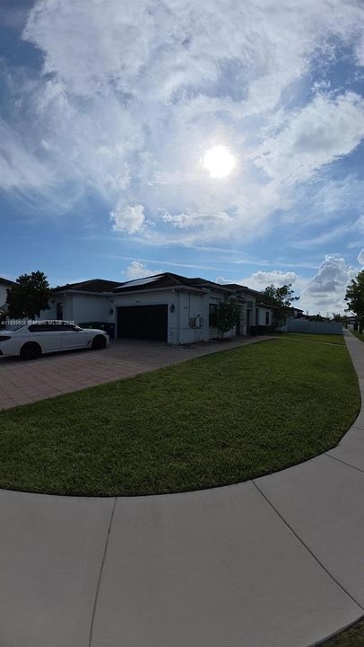 Под контрактом: $1,124,900 (4 спален, 3 ванн, 2688 Квадратных фут)