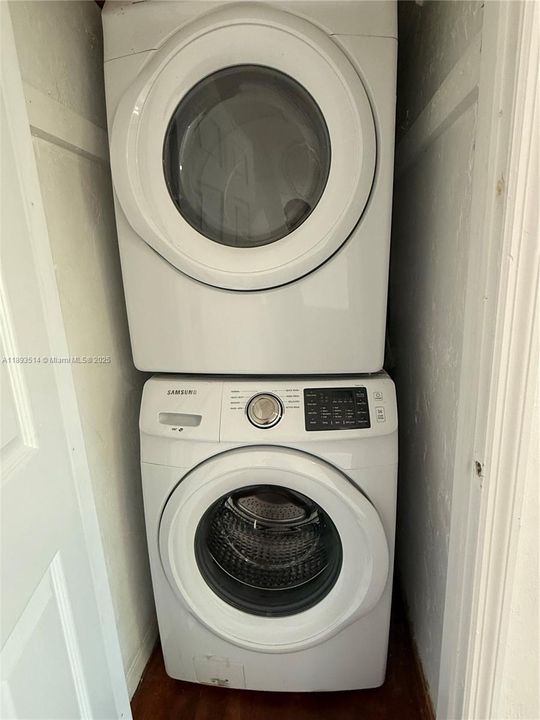 最近租的: $2,100 (1 贝兹, 1 浴室, 700 平方英尺)