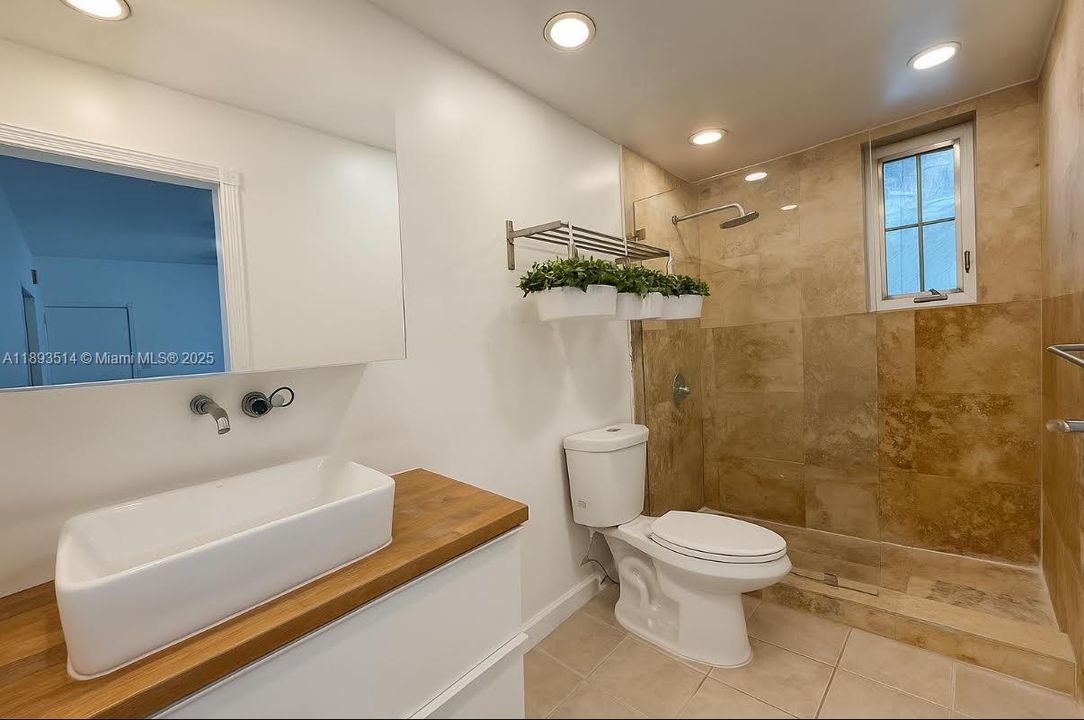 最近租的: $2,100 (1 贝兹, 1 浴室, 700 平方英尺)