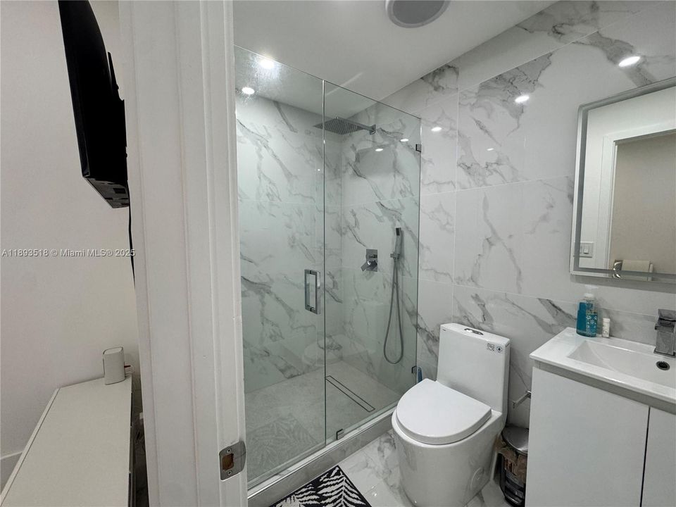 Activo con contrato: $730,000 (4 camas, 2 baños, 1967 Pies cuadrados)