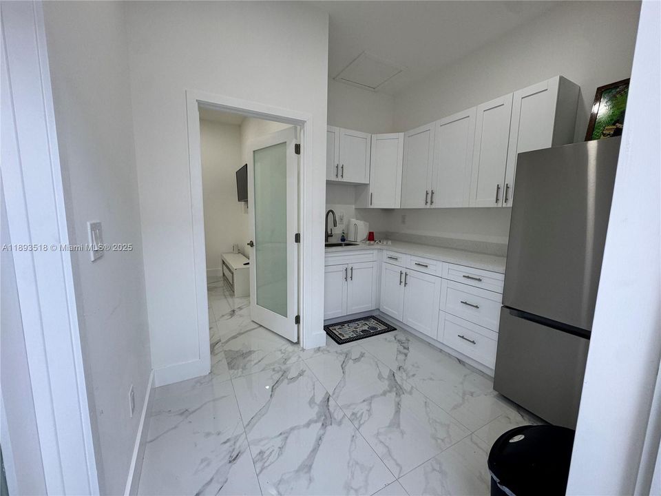 Activo con contrato: $730,000 (4 camas, 2 baños, 1967 Pies cuadrados)