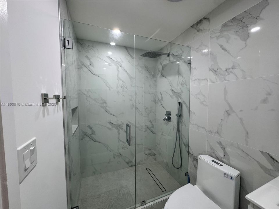 Activo con contrato: $730,000 (4 camas, 2 baños, 1967 Pies cuadrados)