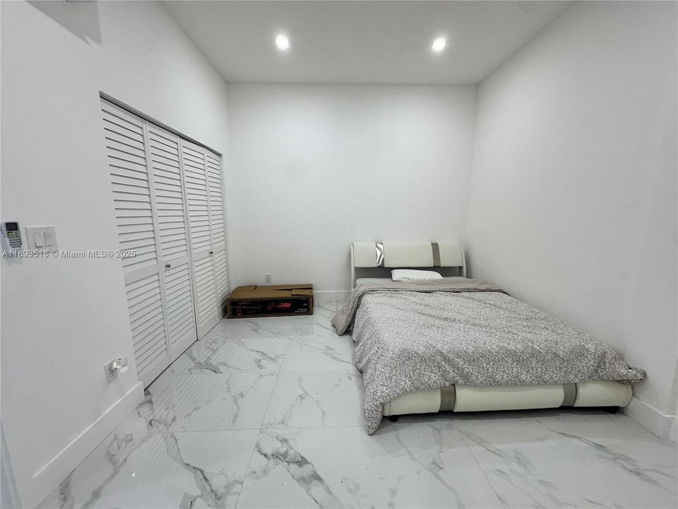 Activo con contrato: $730,000 (4 camas, 2 baños, 1967 Pies cuadrados)