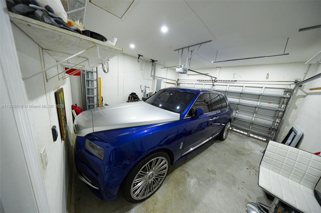 Activo con contrato: $730,000 (4 camas, 2 baños, 1967 Pies cuadrados)