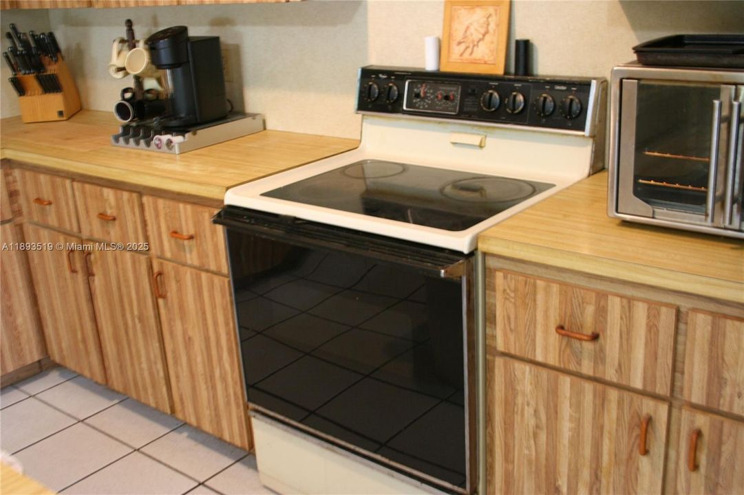 Recently Sold: $759,000 (3 beds, 2 baths, 1380 Square Feet)