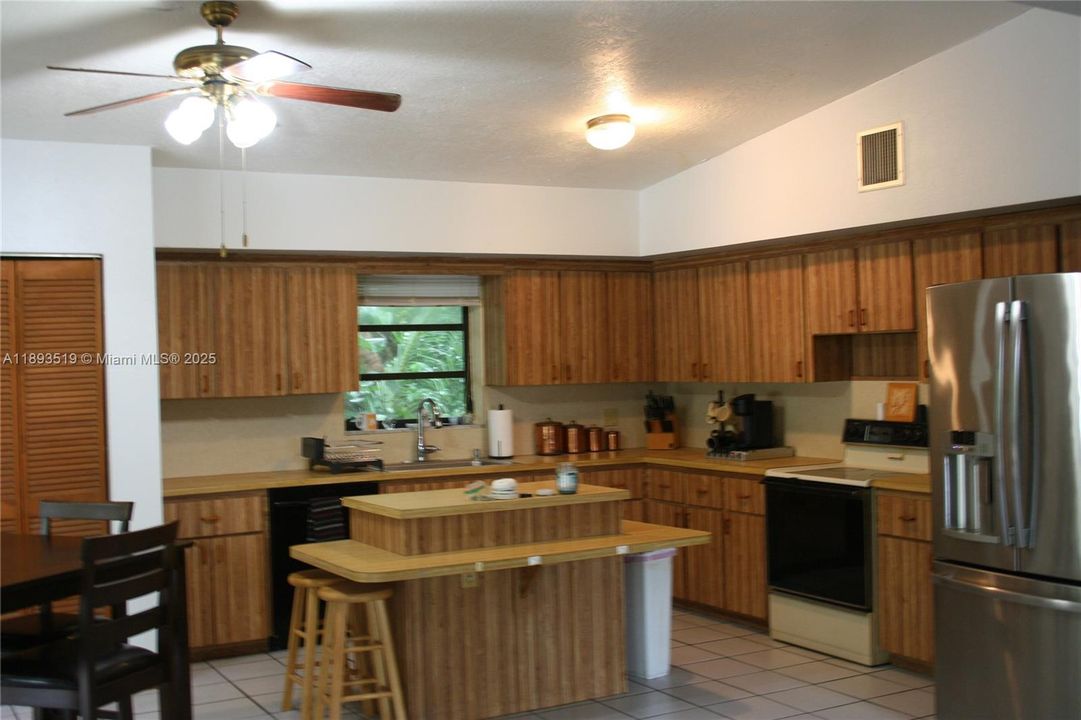 Recently Sold: $759,000 (3 beds, 2 baths, 1380 Square Feet)