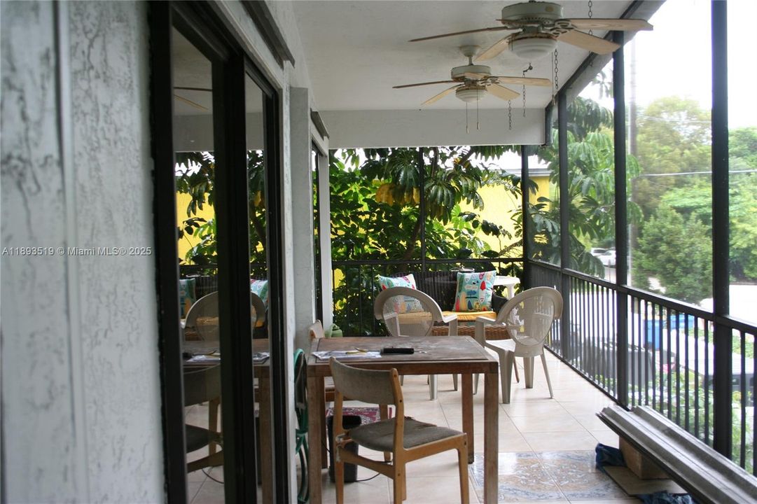 Recently Sold: $759,000 (3 beds, 2 baths, 1380 Square Feet)