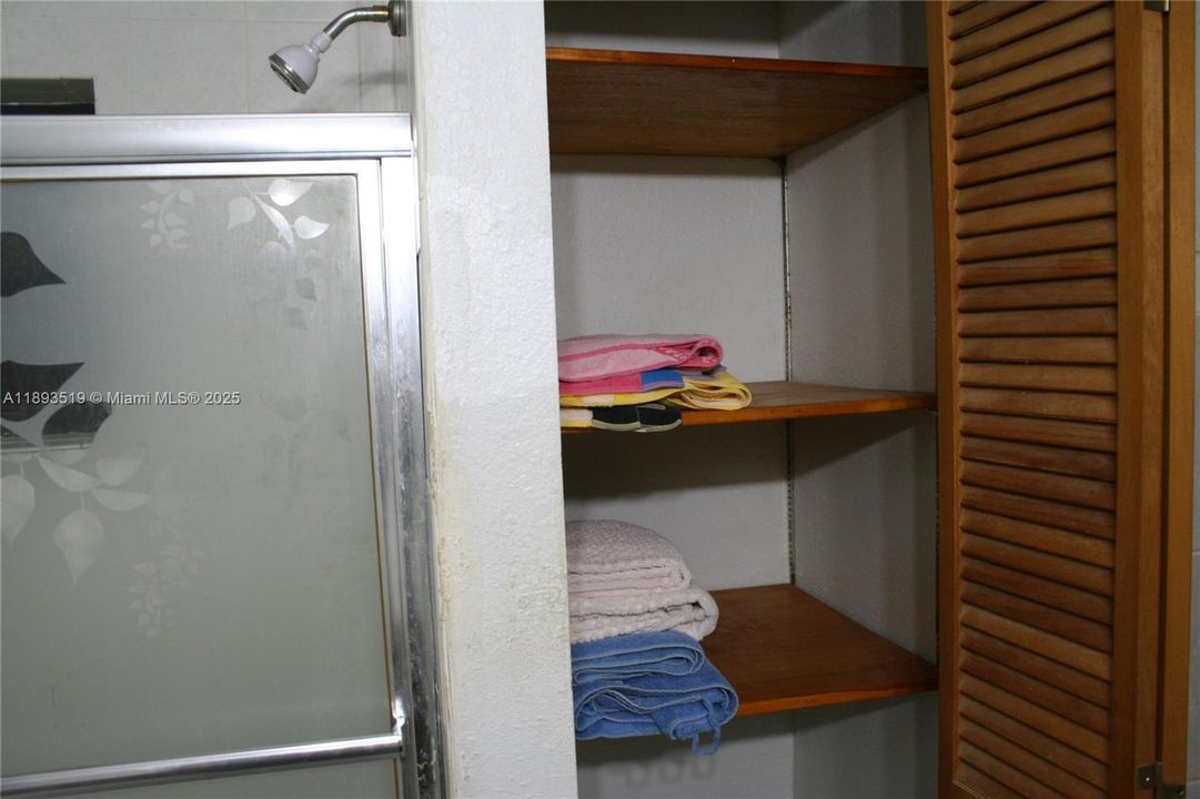 Recently Sold: $759,000 (3 beds, 2 baths, 1380 Square Feet)