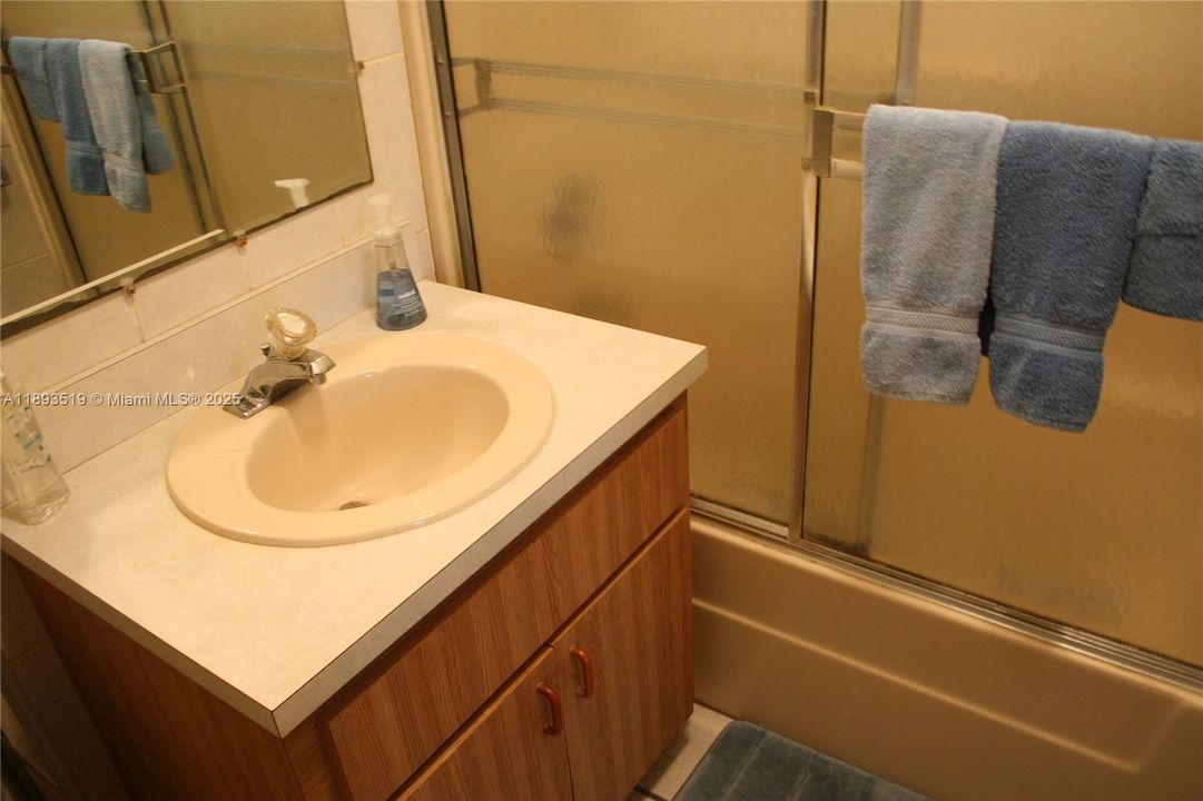 Recently Sold: $759,000 (3 beds, 2 baths, 1380 Square Feet)