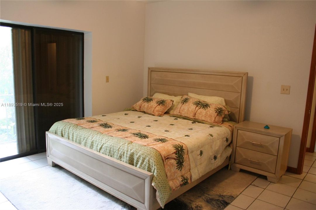 Recently Sold: $759,000 (3 beds, 2 baths, 1380 Square Feet)