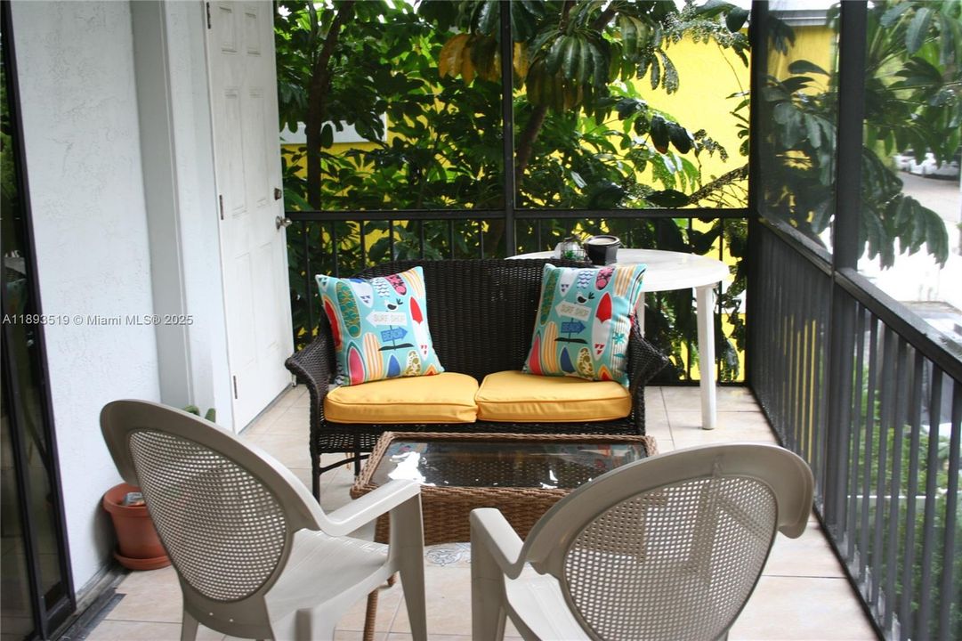 Recently Sold: $759,000 (3 beds, 2 baths, 1380 Square Feet)