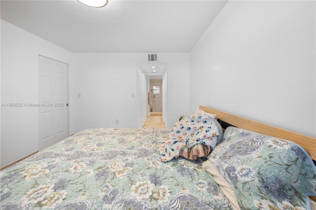 For Sale: $499,000 (1 beds, 1 baths, 654 Square Feet)