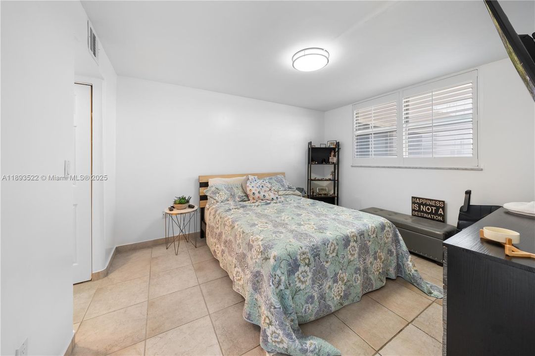 For Sale: $499,000 (1 beds, 1 baths, 654 Square Feet)