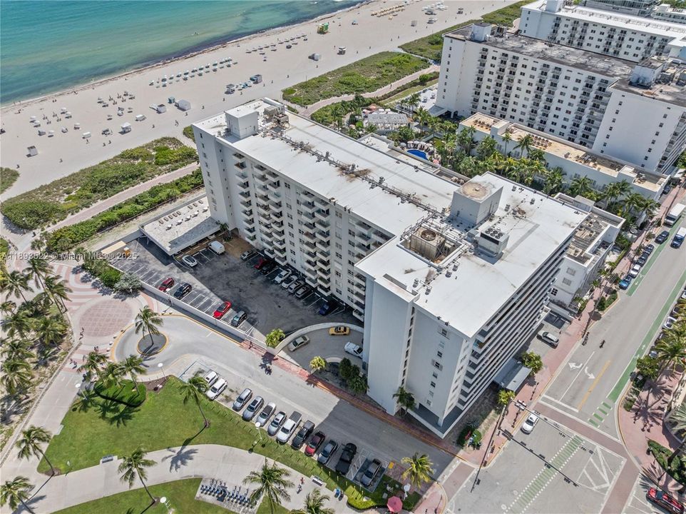 For Sale: $499,000 (1 beds, 1 baths, 654 Square Feet)