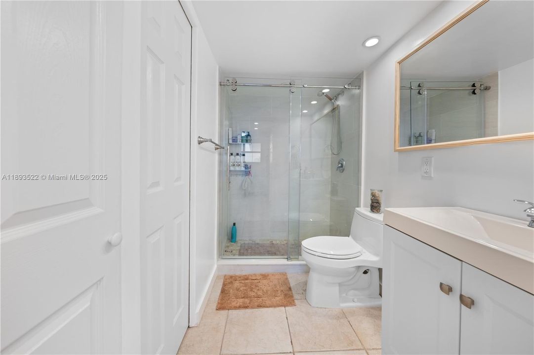 For Sale: $499,000 (1 beds, 1 baths, 654 Square Feet)