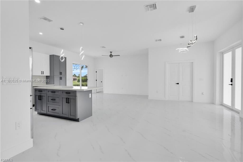 En Venta: $329,900 (3 camas, 2 baños, 0 Pies cuadrados)