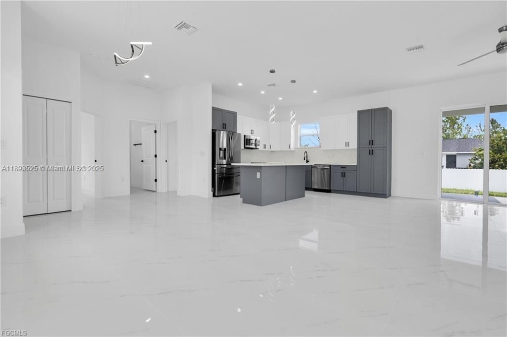 En Venta: $329,900 (3 camas, 2 baños, 0 Pies cuadrados)