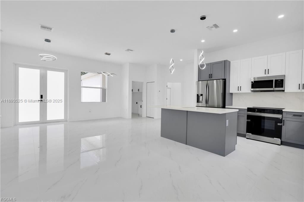 En Venta: $329,900 (3 camas, 2 baños, 0 Pies cuadrados)