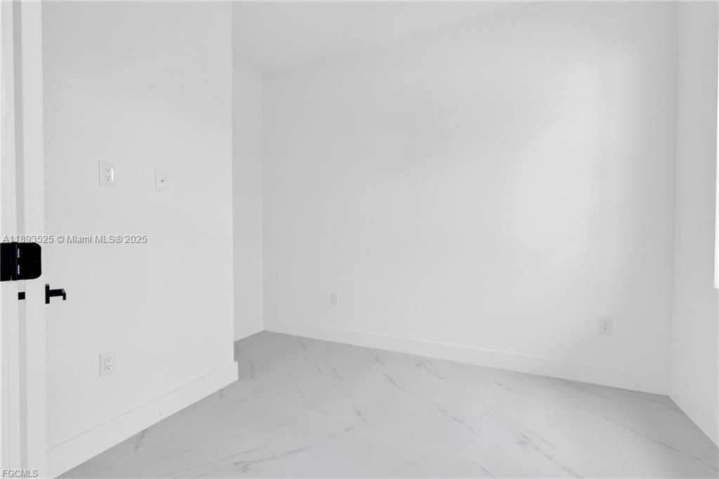 En Venta: $329,900 (3 camas, 2 baños, 0 Pies cuadrados)