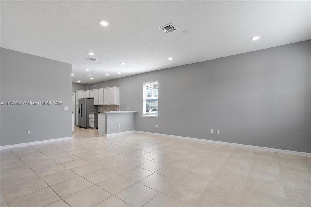 В аренду: $3,499 (3 спален, 2 ванн, 1561 Квадратных фут)