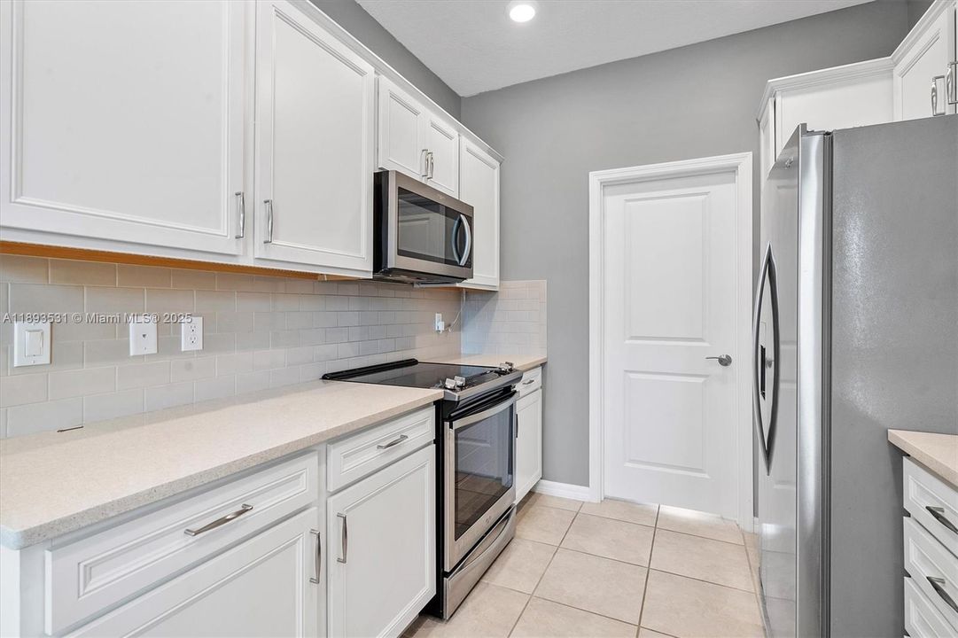 В аренду: $3,499 (3 спален, 2 ванн, 1561 Квадратных фут)