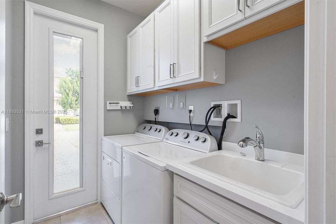 В аренду: $3,499 (3 спален, 2 ванн, 1561 Квадратных фут)