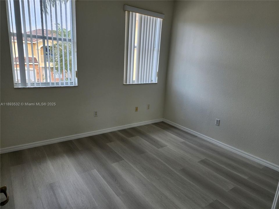 For Rent: $2,500 (3 beds, 2 baths, 1572 Square Feet)